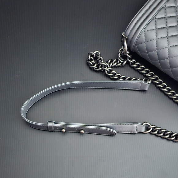 Authentic Pre-loved CHANEL 2014 Fall/Winter Boy Bag Dark Silver Large - Picture 7 of 16